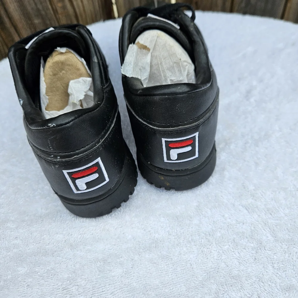 Fila Big Kids  Black and Red Sneakers  Size 5 - Picture 14 of 16